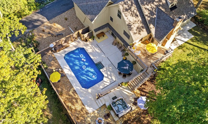 Merriam Maison | Pool & Hot Tub in the heart of KC! Tons of stylish space inside and out!