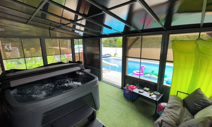 Fredericton Maison | Pool | Hot Tub | Pet Friendly
