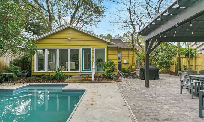 Riverside Heights Maison | Pool House Oasis - Home for 6
