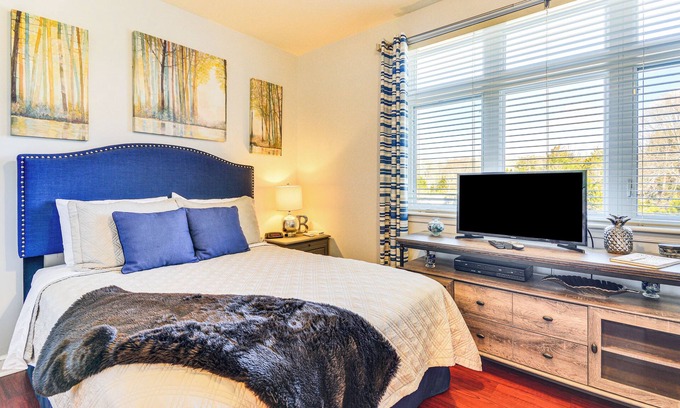 Huddleston Appartement | Pool & Lake Access: Mariners Landing Resort Studio