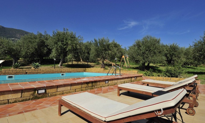 Sorrentini Appartement | Piscine, mer et de détente!