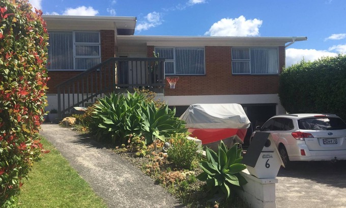 Tauranga Maison | Pool, sky tv, darts. A great place for families! Not a party house…