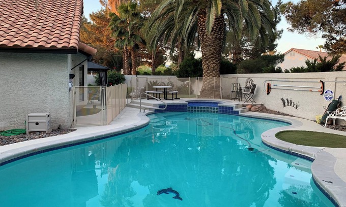 Green Valley North Maison | Las Vegas / Henderson, 3 Bdrm, SPA & POOL. Mini putt 9 trous dans la cour. Promenade au golf