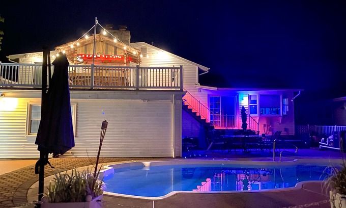 Osborn Island Maison | POOL, TIKI BAR, WATERFRONT home, 8 LBI Beach passes in Mystic Island NJ
