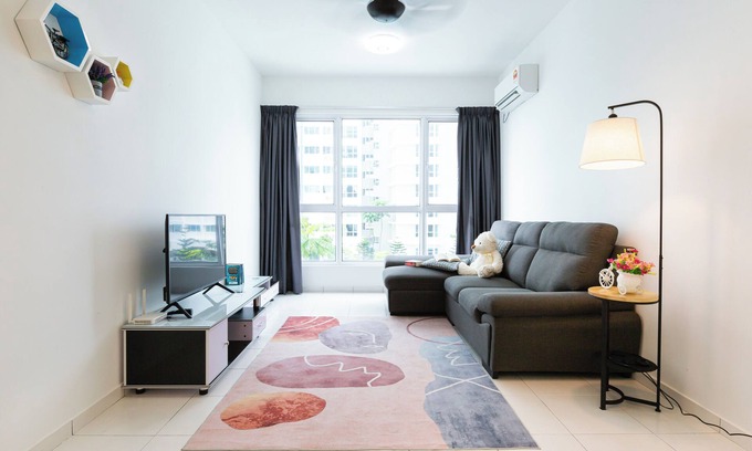 Tanjung Bungah Copropriété | Pool View 3BR* Walk to SHOPS EAT * AC & Wi-Fi