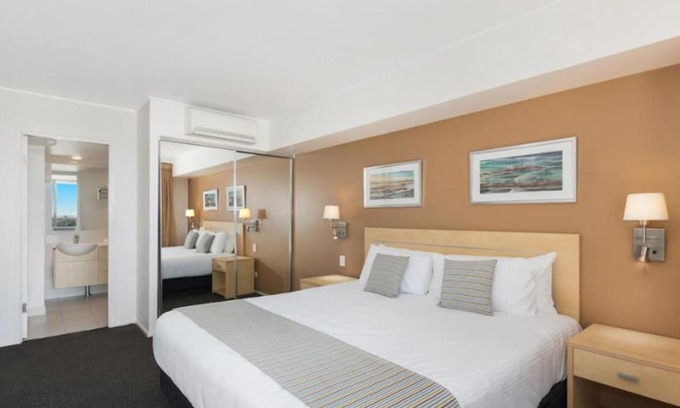 Ballina Appartement | Pool View Retreat