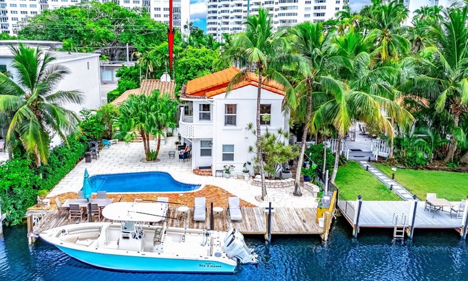 Seven Isles Maison | Pool & Waterfront! Las Olas+Walk To Beach!