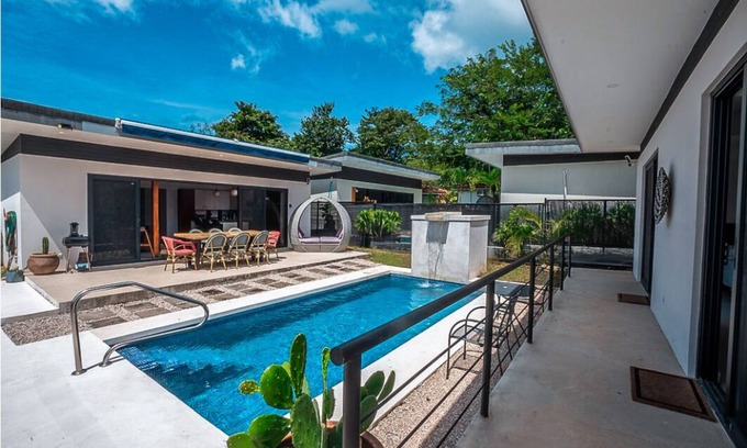 Canafistula Appartement | Poolside Casita in Gated Community - Minutes to the best beaches in Costa Rica!