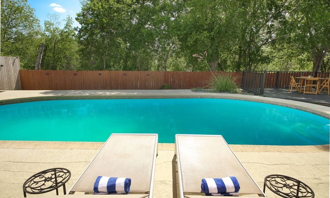 Leon Valley Maison | Poolside Oasis near Sea World and Medical Center