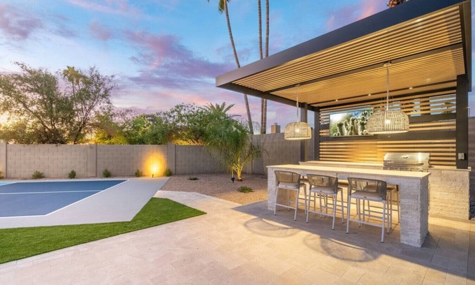 Paradise Valley Village Maison | Poolside Palms-PickleBall/BBall/Pool/Firepit/Golf