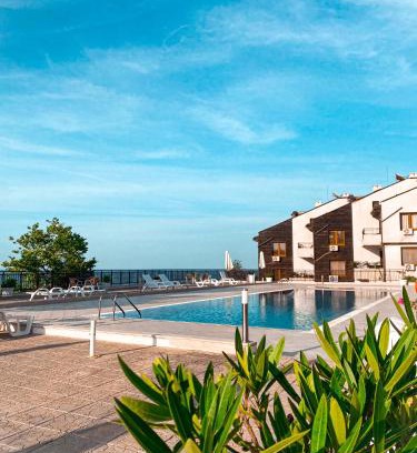 Budjaka Appartement | Poolside Paradise Apartment