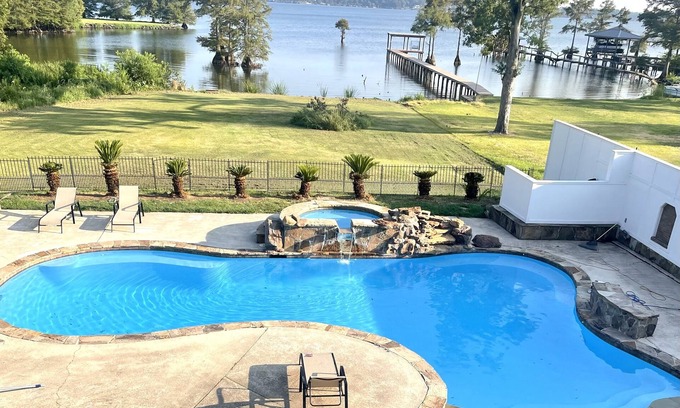 Lake View Maison | Poolside Paradise on Cross Lake