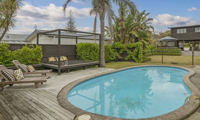 Whangamata Maison | Poolside Paradise - Whangamata Holiday Home