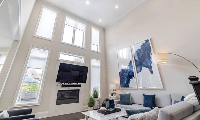 Meadowvale Village Maison | Poolside Perfection, Culinary Delight