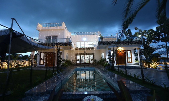 Chevella Autre | Poorna: New Luxury 5 BHK Farmhouse w/Pool, Jacuzzi & Views