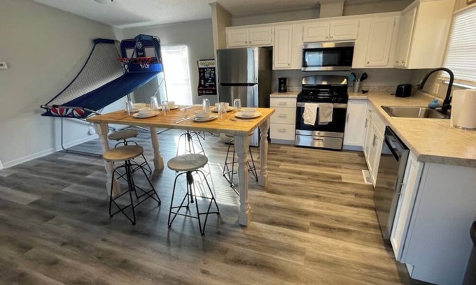 Norwalk Maison | Pop A Shot Game/Cedar Pt/Kalahari/Summit Race/Sports park
