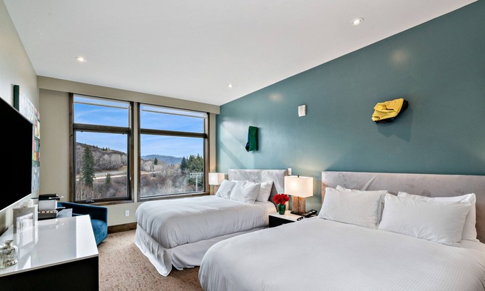 Avon Copropriété | Pop Art Villa Riverfront | Double Queen Room