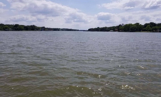 Carolyn Estates Maison | Pop's Lakefront Retreat. Remodeled clean and comfortable.