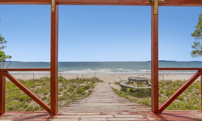 Whangapoua Maison | Poppy's Beach House - Beachfront Whangapoua Home