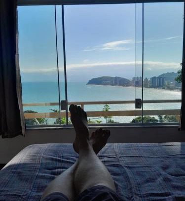 Caraguatatuba Maison | Por de sol no mar da cama