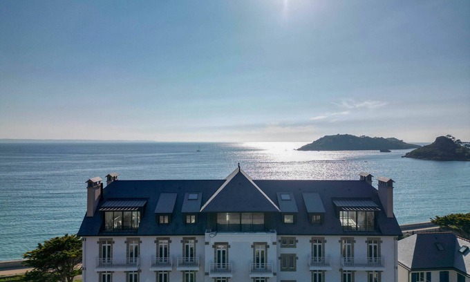 Trebeurden Appartement | PORS-MABO T3 · Luxury 2 Bedroom Apartment with Sea