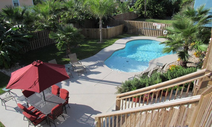 Port Aransas Maison | Port A à l'horizon! 2B / 2Bath, Piscine chauffée, pour 8 personnes