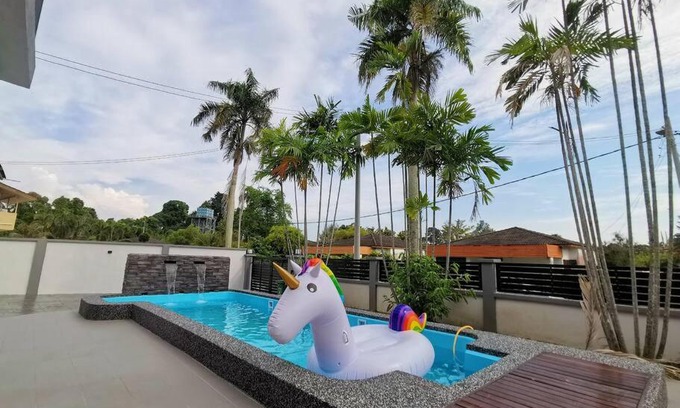 Taman Pantai Dickson Maison | Port Dickson Pool Villa - Ruma66 (Up to 22 Pax)