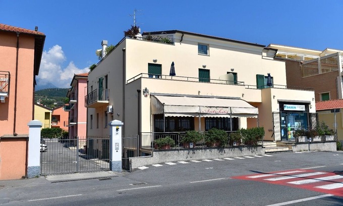 Loano Appartement | Port of Loano very close to the sea private parking