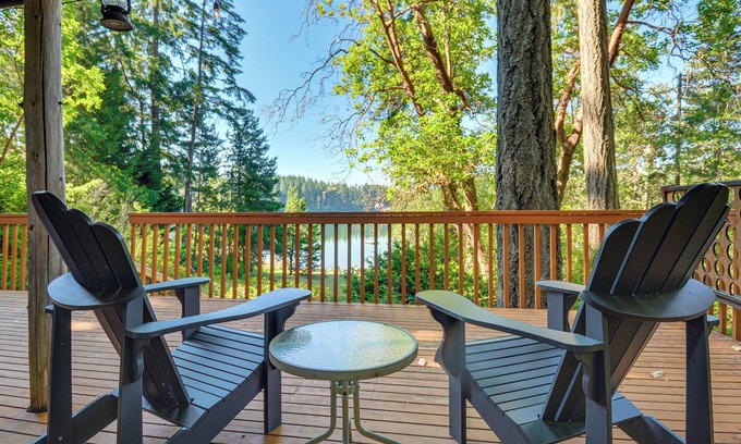 Burley Cabine | Port Orchard Lakefront Cabin w/ Fire Pit & Grill!