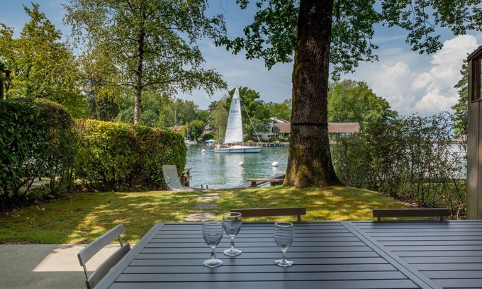 Thonon-les-Bains Maison | Port-Ripaille: lac et montagne + place d'amarrage