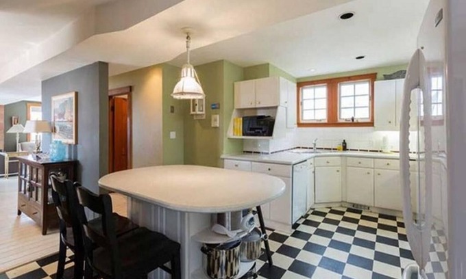 Port Stanley Cottage | Charming 4-bedroom lakeside cottage with AC and WiFi in serene Port Stanley