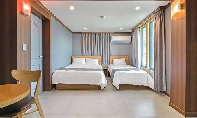 Sokcho Hôtel | Port View