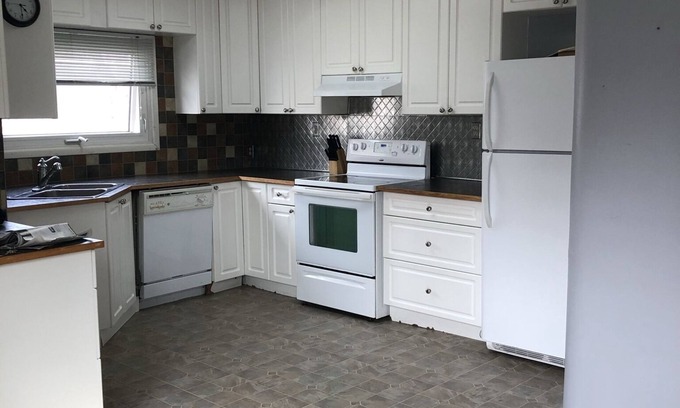 Portage La Prairie Maison | Portage la Prairie Main Floor Suite