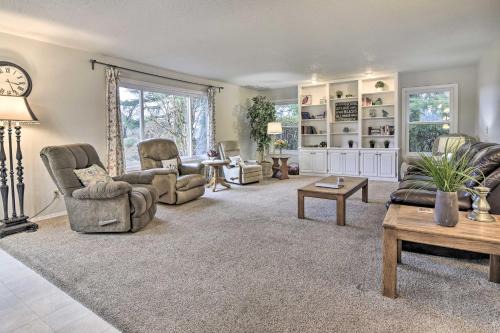 Boring Maison | Portland Area Home, 32 Mi to Mt Hood!