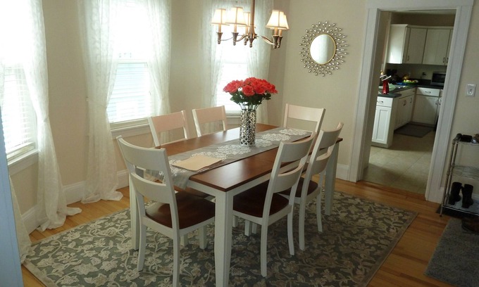 Portsmouth Copropriété | Portsmouth. Beau condo 2 BR. Super endroit. Courte promenade jusqu'à la place du marché.