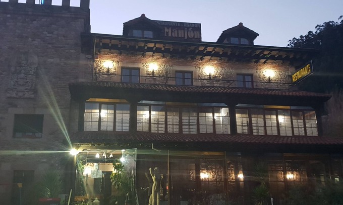 Los Corrales de Buelna Maison | Posada Medieval el Manjon