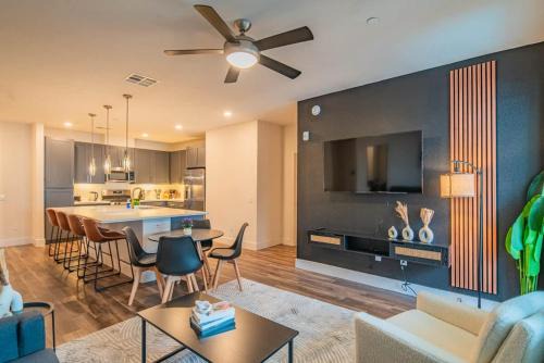 North Scottsdale Appartement | Posh 2BR Kierland Commons, TPC Golf, Pool, Gym, W-D