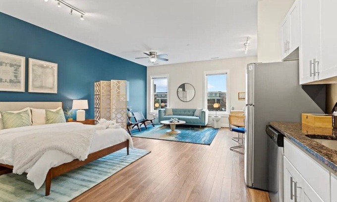 Old Town North Appartement | ⚜Posh Old Town Studio Apt w/Complimentary Parking⚜