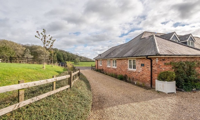 East Norton Maison | Positioned in a tranquil and totally private setting, Stables Cottage is a beautifully converted for