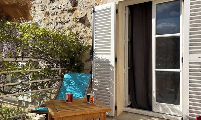 Feucherolles Lit Et Petit-Déjeuner | Pour les J O 16 jours. 375 € /jours Maison village CHAMBRE. 1 chien accepté
