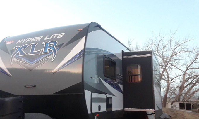 Poway Station Balnéaire | Poway Pad Toyhauler Stationary or for Road Trips