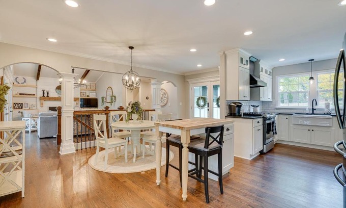Powell Maison | Powell Home with Fire Pit - 5 Mi to Columbus Zoo!