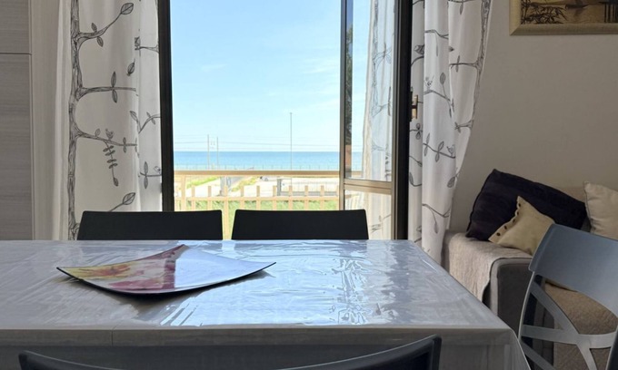Porto Potenza Picena Appartement | PP07 – Porto Potenza, Three-Room Apartment with Sea View and Air Conditioning