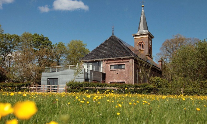 Easterwierrum Maison | Une église de vacances de luxe avec jardin et vue