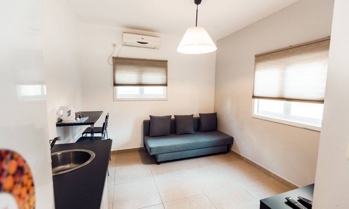 Netanya Appartement | Practical Kikar Netanya Apartment