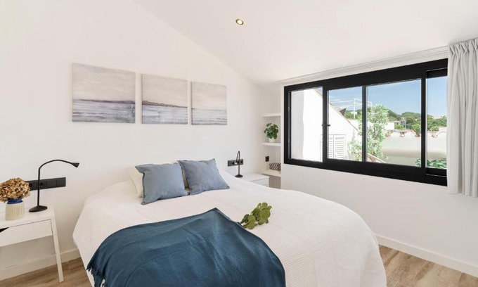 Sant Pol De Mar Maison | Amplia casa con terraza y garaje privado en el centro urbano