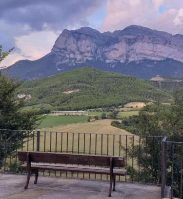 El Pueyo de Araguas Appartement | Preciosas Vistas a La Montaña, Luminoso y Acogedor