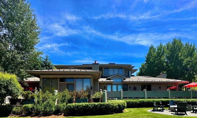 Sun Valley Maison | Premier lifestyle with unbeatable views- 5 minute walk to Sun Valley