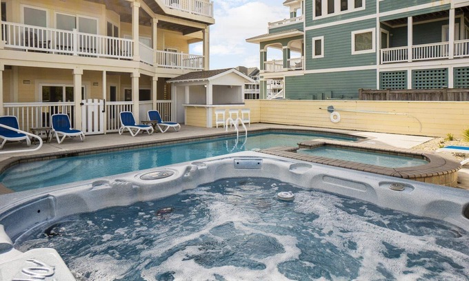Ocean Isle Estates Maison | Magnifique Oceanfront Estate- Ascenseur, piscine, salle de théâtre avec bain à remous, à quelques pas de la plage