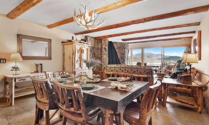 Dillon Copropriété | Premier Scenic Lakefront Luxury Heart of Colorado Ski Country